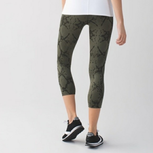 Lululemon snakeskin Wunder Under Crop  - Picture 4 of 9